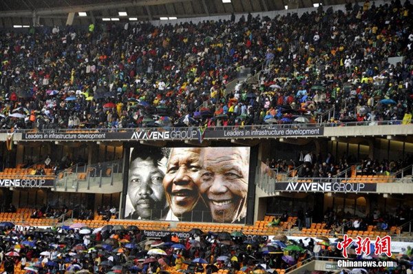 Rain does not deter people from crowding into FNB Stadium in Johannesburg on Tuesday to honor former South African president Nelson Mandela. [CNS Photo]