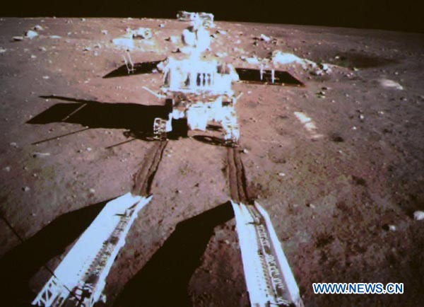 China's first lunar rover separates from Chang'e-3 moon lander early Dec. 15, 2013. Picture was taken from the screen of the Beijing Aerospace Control Center in Beijing, capital of China. (Xinhua/Li Xin)