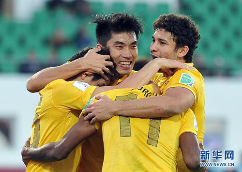 Dario Conca (L) of China's Guangzhou Evergrande celebrates his goal with teammates during the match against Egypt's Al Ahly Mohamed Youssef at the FIFA's 2013 Club World Cup soccer match in Agadir, Morocco, Dec. 14, 2013. Guangzhou Evergrande won the match 2-0. (Xinhua/Liu Dawei)