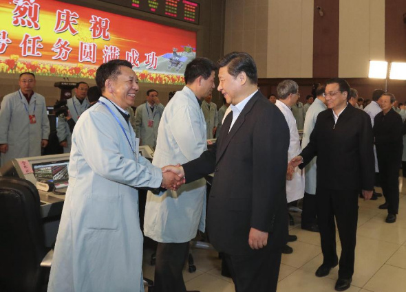 Chinese President Xi Jinping and Chinese Premier Li Keqiang shake hands with scientists to congratulate the complete success of Chang'e-3 mission at the Beijing Aerospace Control Center in Beijing, capital of China, Dec. 15, 2013. The Yutu moon rover and Chang'e-3 moon lander took photos of each other Sunday night, marking the complete success of the Chang'e-3 lunar probe mission. (Xinhua/Ding Lin)