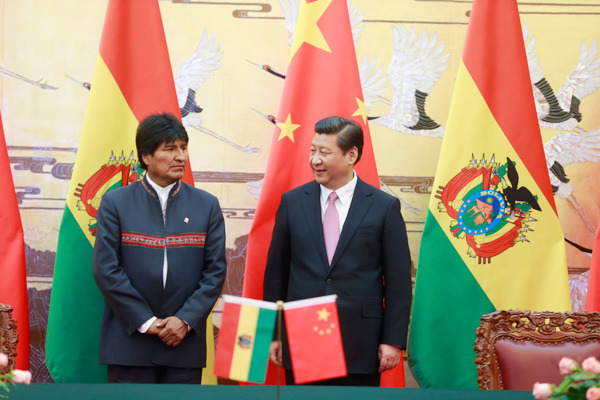 President Xi Jinping and his Bolivian counterpart Evo Morales attend a signing ceremony in Beijing on Dec 19, 2013. The two countries have also signed economic cooperation agreements in which China will provide financial support to Bolivia. [Photo / China Daily]