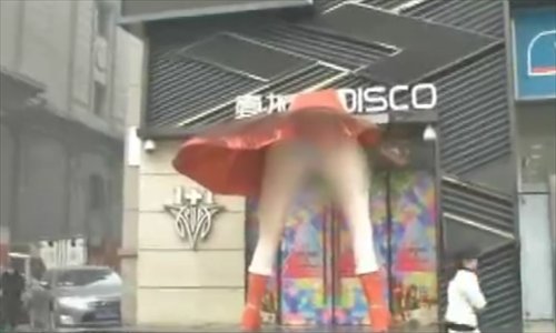 Open for business: A statue of woman's waist and legs stands outside the Yijiayi Disco in Xi'an, Shaanxi province. The statue has recently kicked up controversy among local residents, calling the installation inappropriate. Photo: sxtvs.com