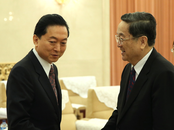 Chinas top political adviser Yu Zhengsheng (right) greets former Japanese prime minister Yukio Hatoyama in Beijing on Tuesday. Wu Zhiyi / China Daily