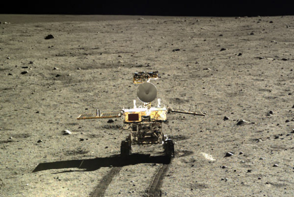 China's moon rover, Yutu (Jade Rabbit) is seen rolling on the surface of the moon in this photo taken on Dec 22 . [Photo/Xinhua]