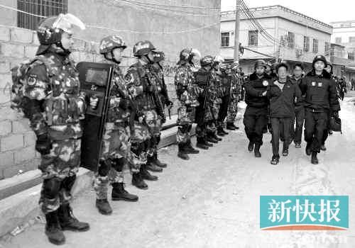 Police in south China's Guangdong province seized three tonnes of crystal meth, or ice, during raids Sunday on a village notorious for drugs. (Photo: xkb.com.cn)