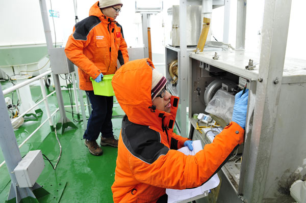 Chinese scientists onboard the Xuelong takes samples of the Antarctic atmosphere on Sunday. Zhang Jiansong / Xinhua 