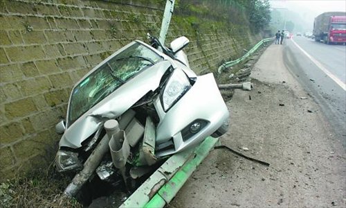 A pregnant woman miraculously survived a car crash in Chongqing on January 5 when a highway railing pierced through her car. Photo: Chongqing Morning Post