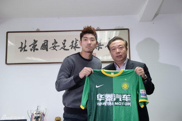 Beijing Guoan have unveiled their latest import -- former FC Seoul captain Ha Dae-Sung. The midfielder has signed a three-year deal to move from the Korean capital to the Chinese capital.