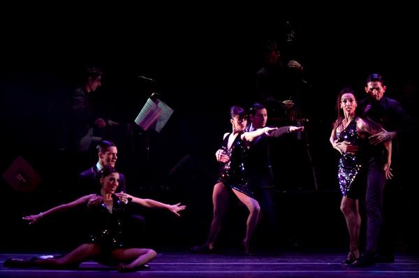The queen of tango Mora Godoy and her troupe have brought tango fever back to China.