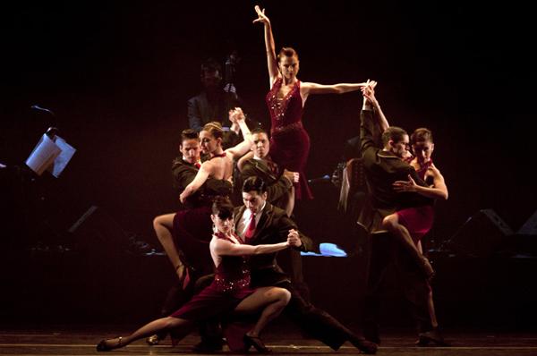 The queen of tango Mora Godoy and her troupe have brought tango fever back to China.