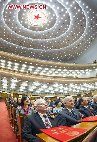 Delegates attend an annual ceremony to honor distinguished scientists and research achievements in Beijing, capital of China, Jan. 10, 2014. (Xinhua/Wang Ye)