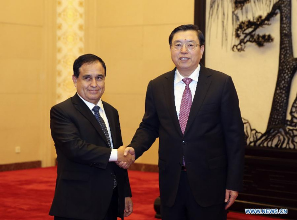 Zhang Dejiang(R), chairman of the Standing Committee of the National People's Congress of China, shakes hands with Fredy Otarola Penaranda, president of Peru's National Congress, in Beijing, capital of China, Jan 13, 2014.  (Xinhua/Ding Lin)