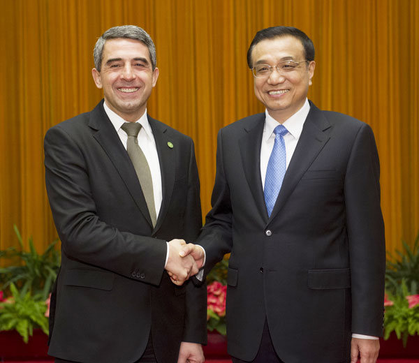 Chinese Premier Li Keqiang meets with visiting Bulgarian President Rosen Plevneliev at the Great Hall of People in Beijing on Jan 14, 2014. [Photo/Xinhua] 