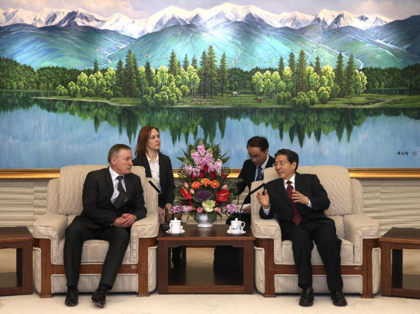 Chinese State Councilor Guo Shengkun (R), who is also minister of public security, meets with Sedov A. S., deputy director-general of the Russian Federal Security Service, in Beijing, China, Jan 15, 2014. (Xinhua/Pang Xinglei)