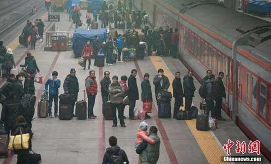 The 40-day spring travel rush starting on Jan 16 and ending on Feb 24 will transport 3.623 billion passengers this year, 200 million more than last year, predicted by National Development and Reform Commission.