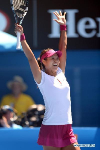 Li Na of China celebrates after winning women's singles semifinal against Eugenie Bouchard of Canada at 2014 Australian Open tennis tournament in Melbourne, Australia, Jan 23, 2014. Li Na won 2-0. (Xinhua/Li Jundong)