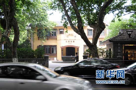 In the latest drive to root out corruption and end wasteful spending, east China's Hangzhou's municipal government has issued an order to shut down all luxury private clubs around the city's scenic West Lake. These once exclusive, luxury venues in public parks will now be open to the general public.