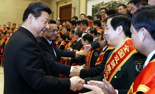 Standing Committee members of the Political Bureau of the Communist Party of China (CPC) Central Committee Xi Jinping (1st L), Li Keqiang (2nd L), Liu Yunshan and Zhang Gaoli meet with representatives prior to a tea party gathering both military staff and common citizens, in Beijing, capital of China, Jan 24, 2014. (Xinhua/Ju Peng)