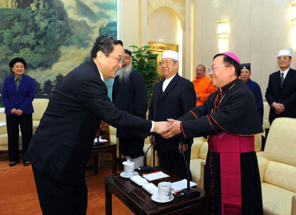 Yu Zhengsheng (L front), chairman of the National Committee of the Chinese People's Political Consultative Conference, shakes hands with one of the leaders of national religious groups in Beijing, capital of China, Jan. 26, 2014, to bid greetings to religious believers for the upcoming Lunar New Year. (Xinhua/Rao Aimin)