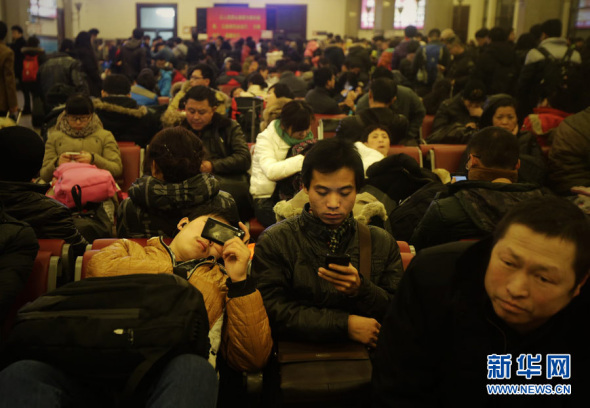 The number of Chinese passengers is expected to top 100 million a day during the next few days as the weeklong Spring Festival holiday approaches, according to the Ministry of Transport. (Photo source: Xinhuanet.com)