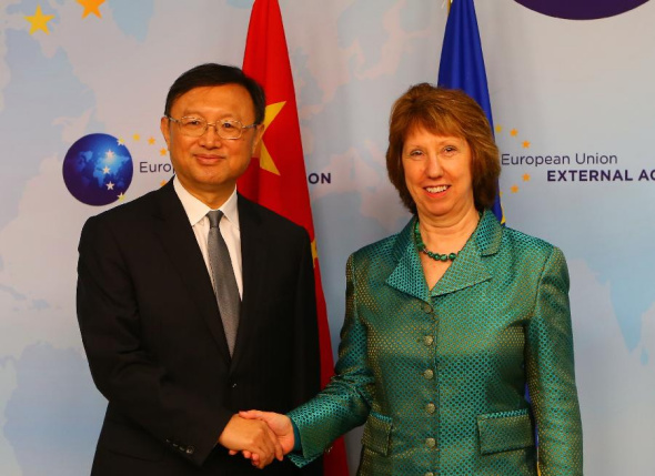  Chinese State Councilor Yang Jiechi (L) shakes hands with European Union Vice-President and High Representative for Foreign Affairs and Security Policy Catherine Ashton prior to the fourth China-European Union (EU) high-level strategic dialogue in Brussels, Jan 27, 2014. (Xinhua/Gong Bing) 