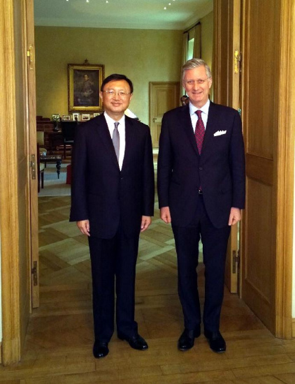 Belgium's King Philippe (R) meets with Chinese State Councilor Yang Jiechi at the Royal Palace in Brussels, Belgium, Jan 27, 2014. (Xinhua)