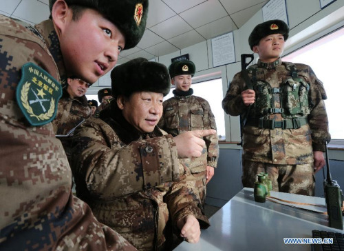 Chinese President Xi Jinping talks with soldiers on duty at a border post in north China's Inner Mongolia Autonomous Region, Jan. 26, 2014. Xi visited soldiers stationed along the Chinese-Mongolian border ahead of the upcoming traditional Chinese New Year. (Xinhua/Li Gang)