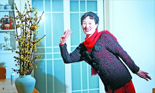 Xiang Renxian, a retired teacher from Chongqing, models a hat and sweater she knit from her own hair. Photo: Chongqing Economic Times