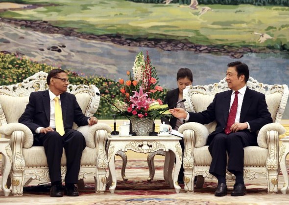 Chinese Vice President Li Yuanchao (R) meets with Gamini Lakshman Peiris, presidential envoy and Foreign Minister of Sri Lanka in Beijing, capital of China, on Feb 11, 2014.(Xinhua/Ding Lin) 