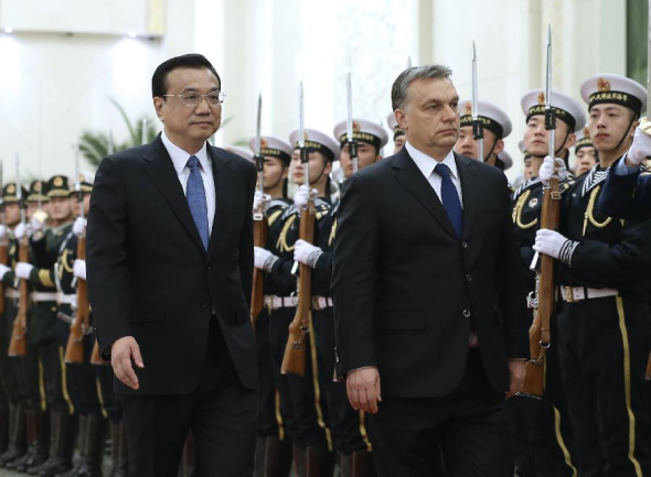 Chinese Premier Li Keqiang (L) holds a welcome ceremony for Hungarian Prime Minister Viktor Orban before their talks at the Great Hall of the People in Beijing, Feb 12, 2014. (Xinhua/Pang Xinglei)