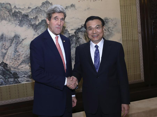 Chinese Premier Li Keqiang (R) meets with visiting US Secretary of State John Kerry in Beijing, capital of China, Feb. 14, 2014. (Xinhua/Pang Xinglei)
