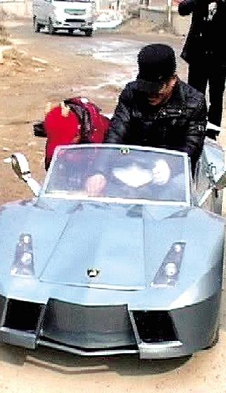 Replica Lamborghini sports car for just 5,000 yuan (US$824) made by a Chinese farmer. [photo by Wang Yongsen / zzwb.zynews.com]
