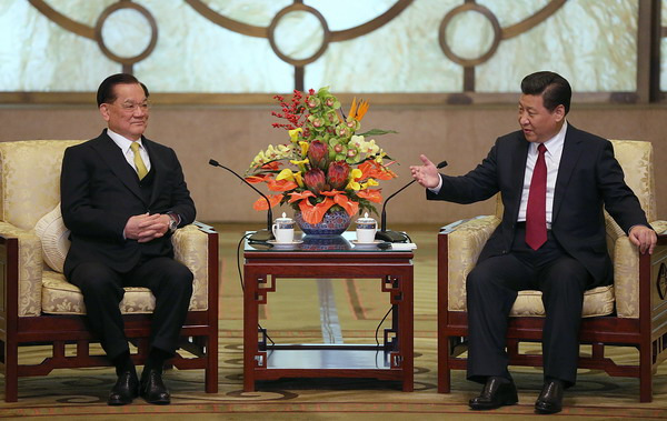 Xi Jinping (R), general secretary of the Communist Party of China Central Committee, meets with visiting Kuomintang Honorary Chairman Lien Chan in Beijing, Feb 18, 2014. [Xu Jingxing/China Daily]