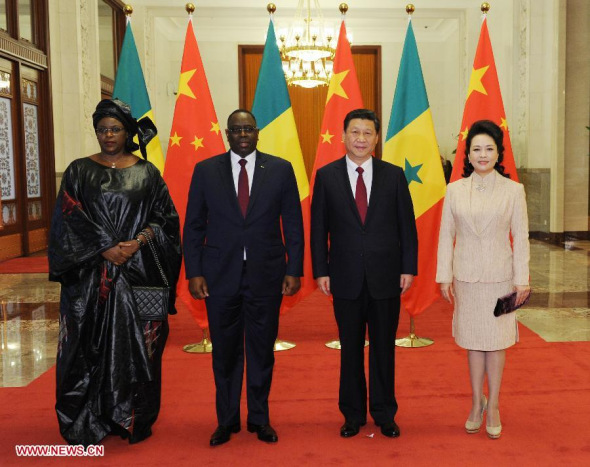 Chinese President Xi Jinping (2nd R) and his wife Peng Liyuan (R) pose for photo with visiting Senegalese President Macky Sall (2nd L) and his wife Mareme Faye Sall during a welcome ceremony in Beijing, capital of China, Feb 20, 2014. (Xinhua/Rao Aimin)