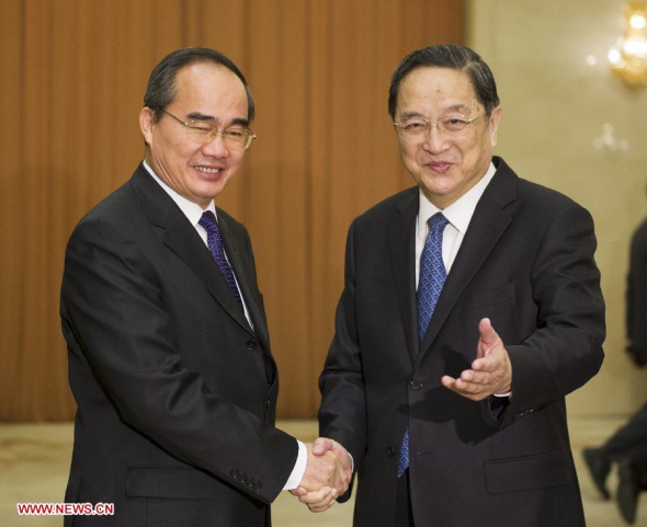 Yu Zhengsheng (R), chairman of the National Committee of the Chinese People's Political Consultative Conference, shakes hands with visiting president of the Central Committee of the Vietnam Fatherland Front Nguyen Thien Nhan during their talks in Beijing, Feb 23, 2014. (Xinhua/Xie Huanchi)