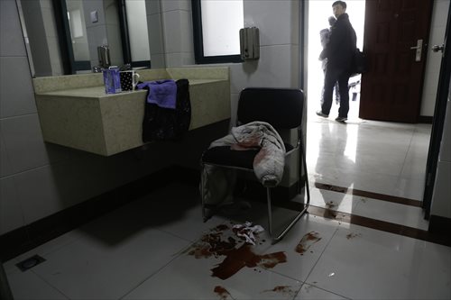 A woman's bloody coat sits in a public restroom on Kaixuan Road in Changning district Monday. The unmarried woman gave birth to a boy in one of the restroom's stalls in the afternoon. Photo: Cai Xianmin/GT
