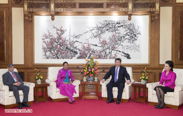 Chinese President Xi Jinping (2nd R) meets with Trinidad and Tobago Prime Minister Kamla Persad-Bissessar (2nd L) at the Diaoyutai State Guesthouse in Beijing, capital of China, Feb 26, 2014. Peng Liyuan (1st R), wife of President Xi, attended the meeting. (Xinhua/Li Xueren)
