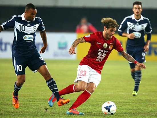 Archie Thompson #10 of Melbourne Victory fouls Alessandro Diamanti #23 of Guangzhou Evergrande during the AFC Champions League match between Guangzhou Evergrande and Melbourne Victory at Tianhe Sport Centre on February 26, 2014 in Guangzhou, China.