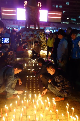 eople mourn the victims of the terrorist attack at the railway station in Kunming, Yunnan province on Sunday night. Twenty-nine people were killed, and more than 130 wounded in the attack on Saturday night. Photo: Yang Jingjie/GT