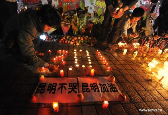 People attend an gathering to mourn for victims killed by knife-wielding attackers at Kunming Railway Station in Kunming of southwest China's Yunnan province, March 3, 2014. 