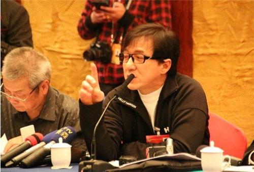 Jackie Chan has offered his insights about the problems in China's film industry.