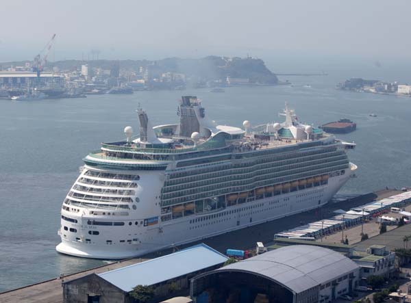 Asia's biggest cruise liner, which departed from Hong Kong, arrived at Kaohsiung Harbor in October. More than 3,000 passengers went ashore to look around. Provided to China Daily