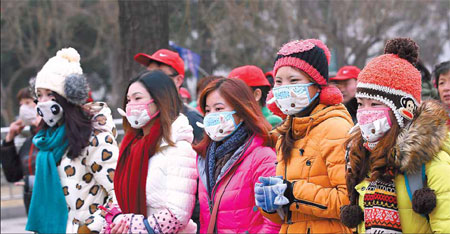 A visitor takes a photo at Tian'anmen Square on Feb 25, when Beijing issued an orange alert. [Zou Hong / China Daily]