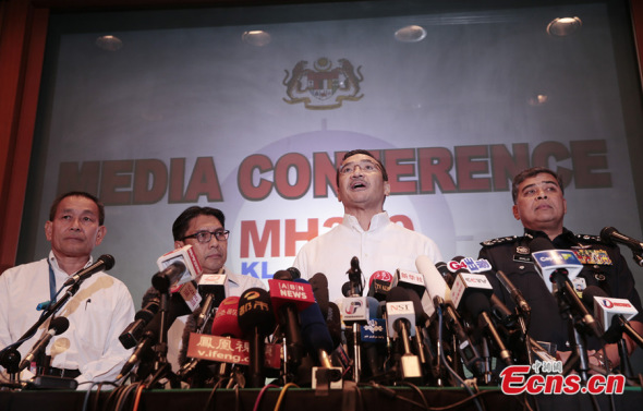 Malaysian Acting Transport Minister Hishammuddin Hussein (R 2nd) attends a news conference at a hotel near Kuala Lumpur International Airport in Sepang, Malaysia, March 16, 2014. [Photo: China News Service / Liu Guanguan]