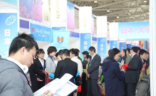 China's largest overseas study event, the China International Education Exhibition Tour, opened its doors on Saturday in Beijing.
