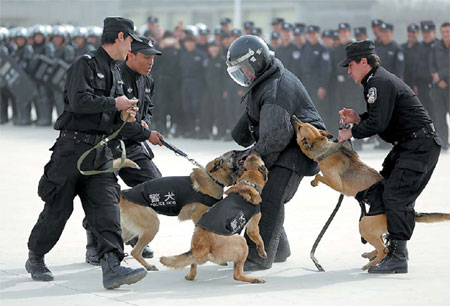 Officers demonstrate anti-terrorist measures during a police open day in Kashgar, Xinjiang Uygur autonomous region. Zhao Ge / Xinhua