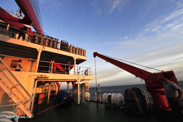 The Chinese icebreaker Xuelong, or Snow Dragon, awaits orders for the search of missing Malaysia Airlines flight MH370 at the port of Perth, a southwestern port city of Australia, March 20, 2014. (Xinhua Photo)