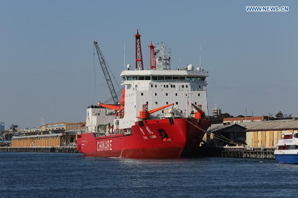 Chinese icebreaker Xuelong is moored at the western Australian port of Fremantle on March 21, 2014. Around 17:00 pm Beijing time, the long-serving Antarctic research vessel received orders from the head of the State Oceanic Administration of China to join the search for the missing Malaysia Airlines Flight MH370.(Xinhua/Zhou Dan) 