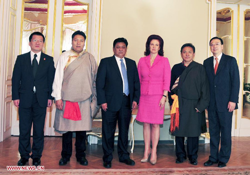 Latvia's Speaker of Parliament Solvita Aboltina (3rd R) meets with a National People's Congress (NPC) delegation of legislators from southwest China's Tibet Autonomous Region, headed by Padma Choling (3rd L), chairman of the Standing Committee of the Tibet Autonomous Regional People's Congress, in Riga, Latvia, March 20, 2014. (Xinhua/Guo Qun)