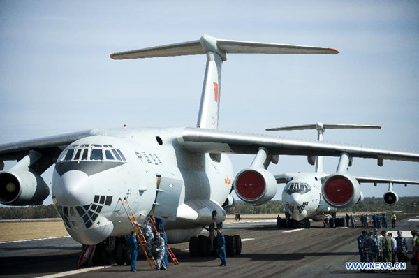 Chinese aircrafts land on a tarmac in Perth, Australia, on March 22, 2014. Two Ilyushin Il-76 aircraft from Chinese Air Force left Malaysia on Saturday for Australia to join the search for a missing Malaysian plane in the southern Indian Ocean. (Xinhua/Lui Siu Wai)